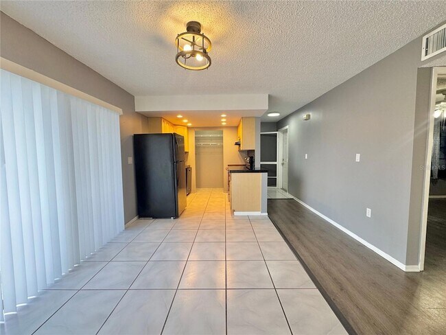 Building Photo - 1550 11th St NE