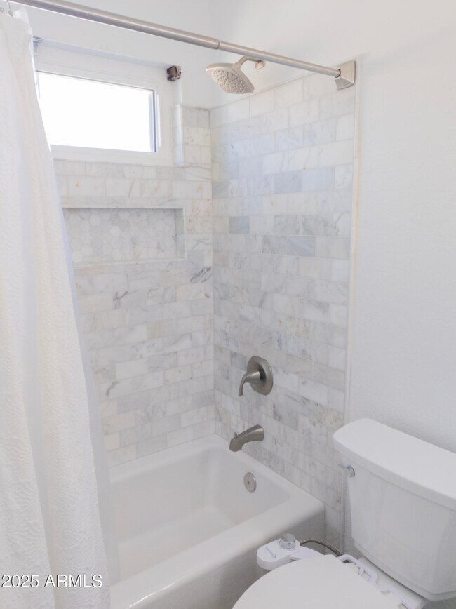 Building Photo - 306 E Stonebridge Dr