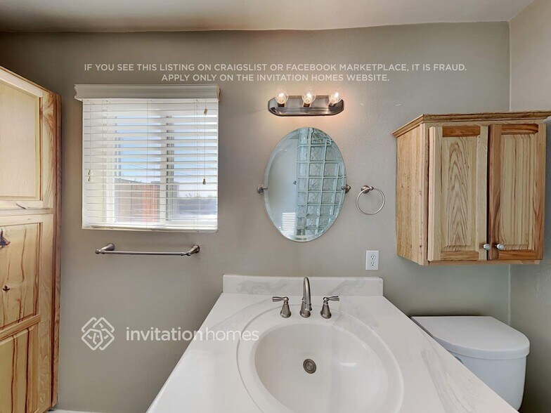 Building Photo - 661 N Sunland Dr