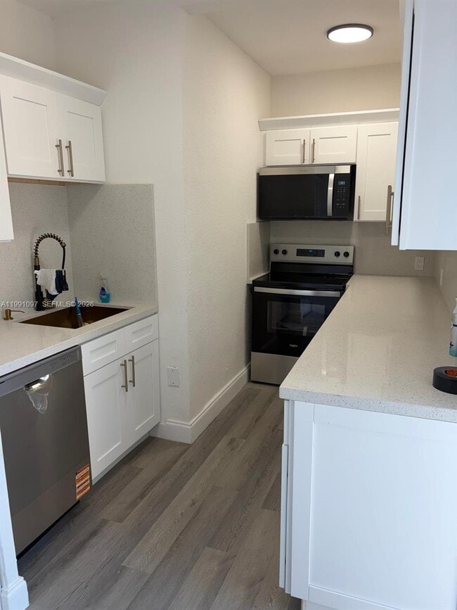 Building Photo - 248 SW 18th Ct