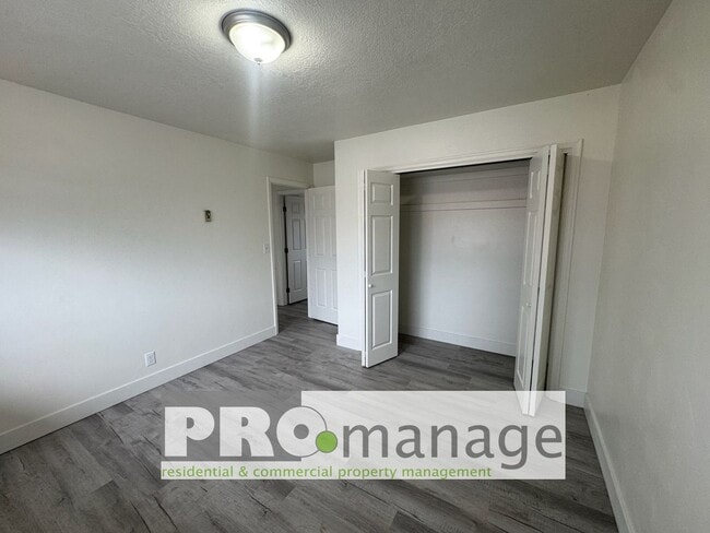 Building Photo - 1739 Grandview Dr