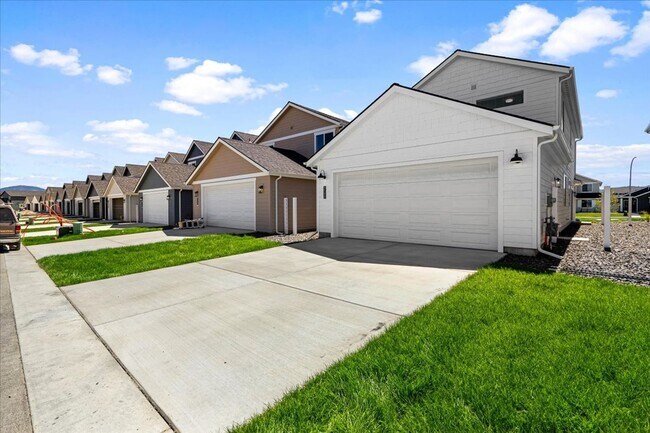 Building Photo - Experience Spacious Luxury: 4 Bedroom, 3 Bath Two-Story Rental Home Awaits