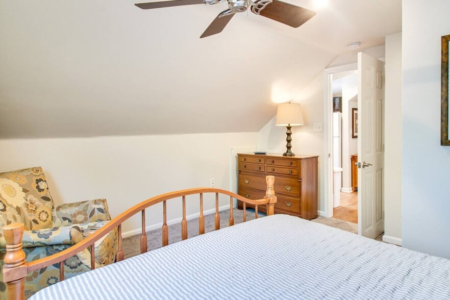 Building Photo - 42 Old Lancaster Rd