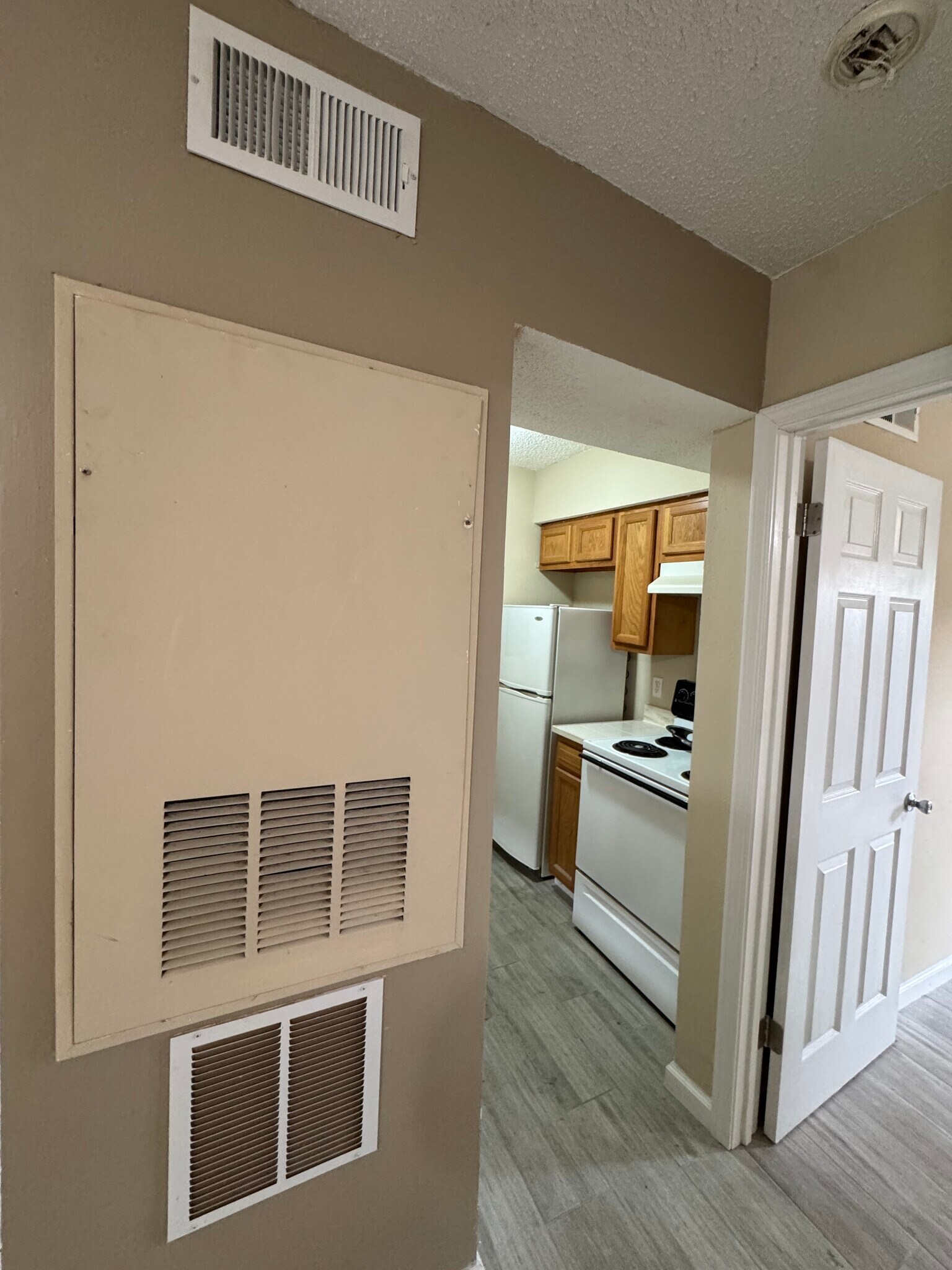 Building Photo - 4101 Hessmer Ave