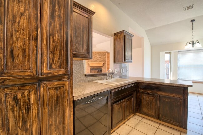 Building Photo - 1220 Eastridge Dr