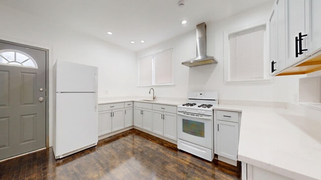 Building Photo - 6738 N Rockwell St