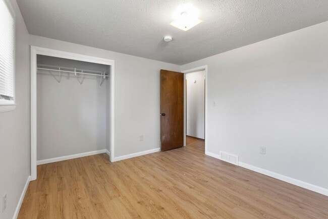 Building Photo - 4857 N Roosevelt Ave