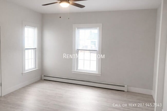 Building Photo - 454 S Main St