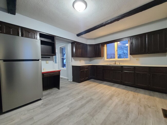 Primary Photo - Spacious 5-bedroom, 2-bathroom home in Baroda