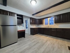 Building Photo - Spacious 5-bedroom, 2-bathroom home in Baroda