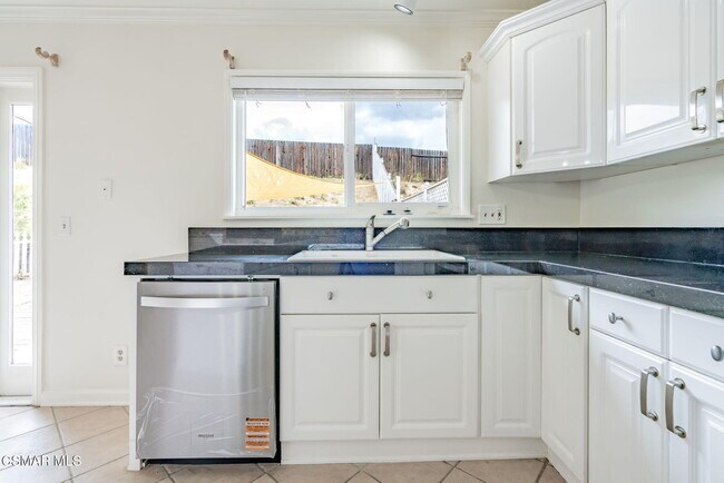 Building Photo - 6894 N Auburn Cir