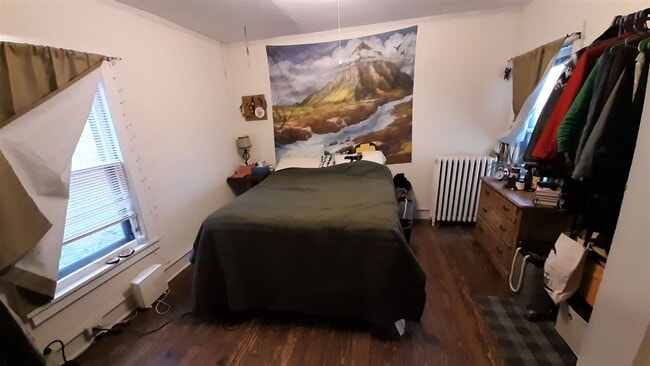 Building Photo - 215 Pleasant St