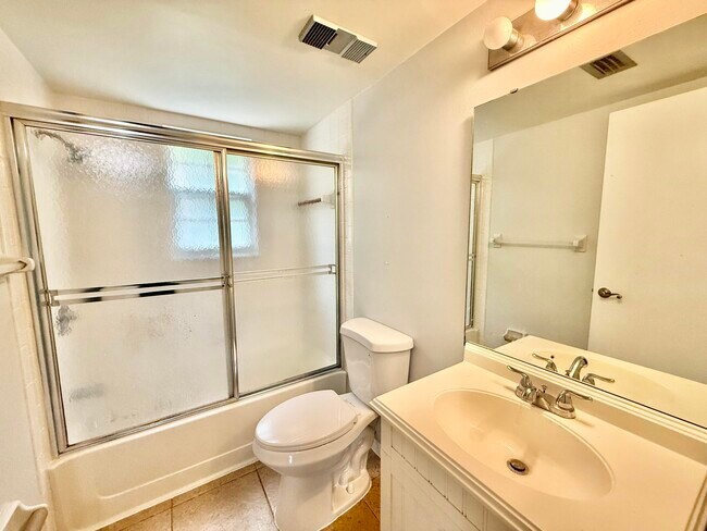Building Photo - 1673 SE Green Acres Cir