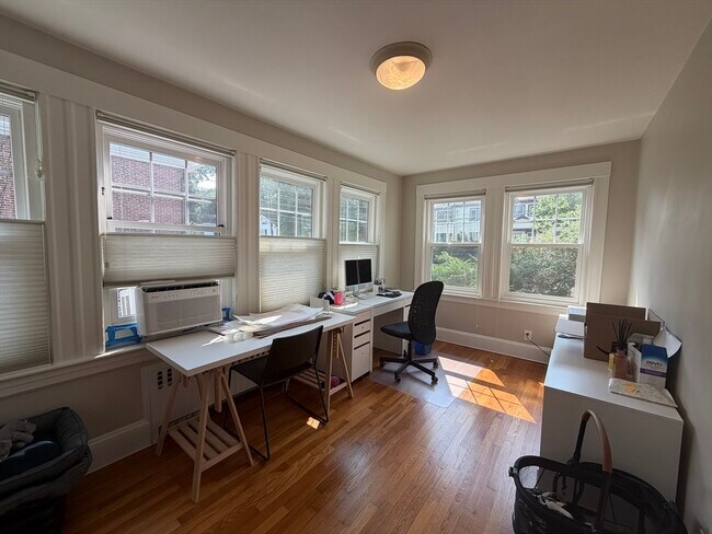 Building Photo - 56 Noble St