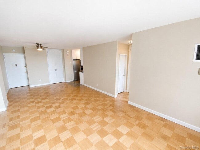 Building Photo - 27110 Grand Central Pkwy