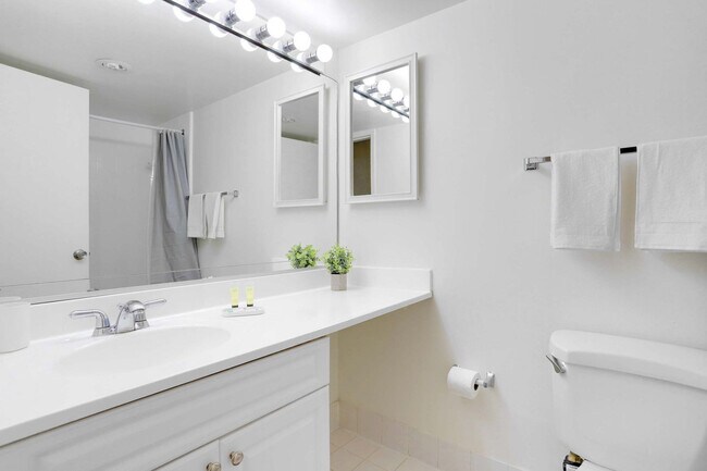 Building Photo - 320 23rd St S