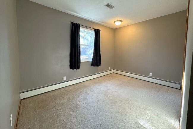 Building Photo - Dawes Drive Duplex (4014-4016)