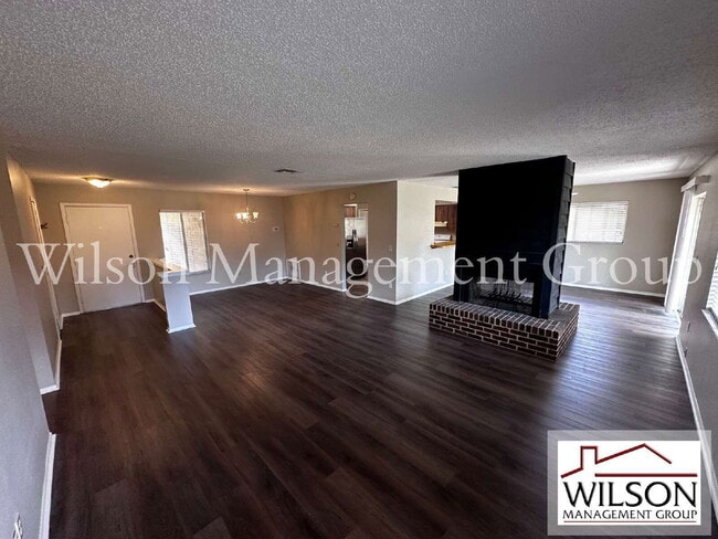 Building Photo - 321 Redwing Way