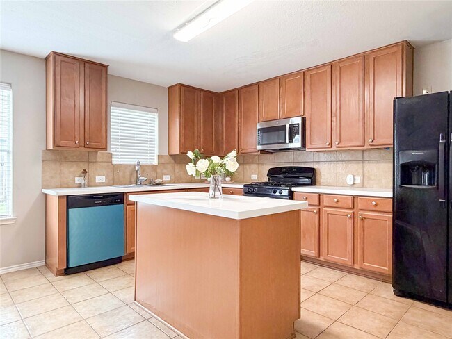 Building Photo - 2414 Lakecrest Village Ct