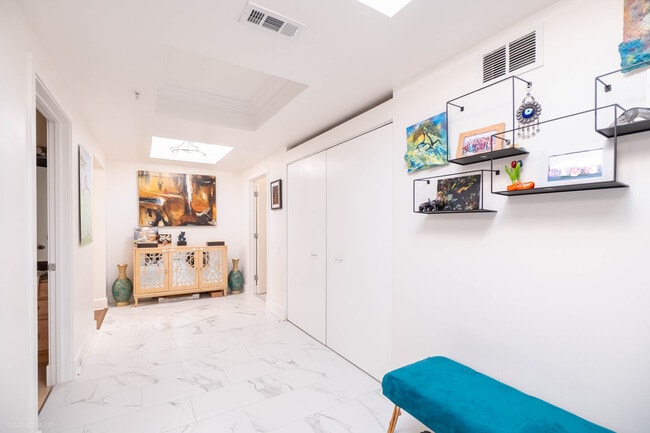 Building Photo - 165 N Canal St