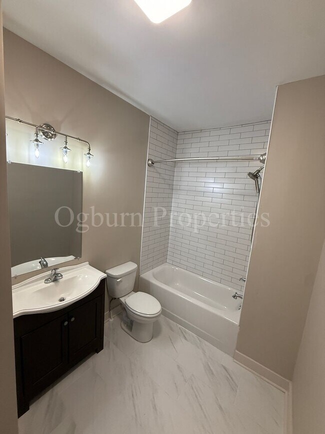 Building Photo - 416 E. 27th St-Completely Remodeled 3BR/2BA Home!