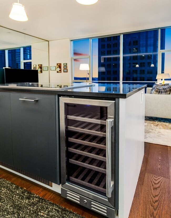 Building Photo - 5th and Madison Condominiums ~ Downtown Seattle
