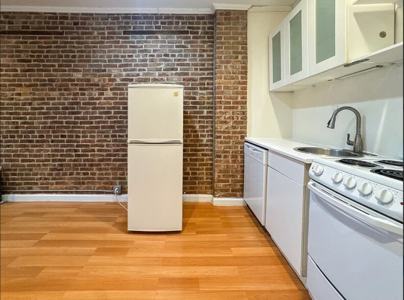 Building Photo - 71 Pineapple St