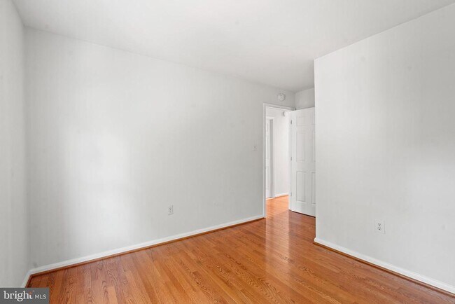 Building Photo - 9932 Longford Ct
