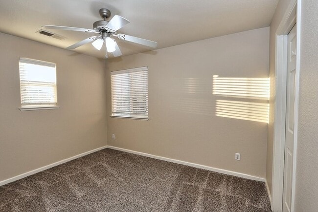 Building Photo - Beautiful 4 Bed 3 full bath Natomas Home!!