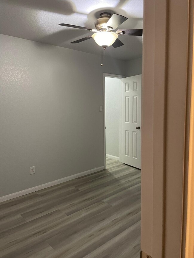 Building Photo - 8127 Redbud Point Ln