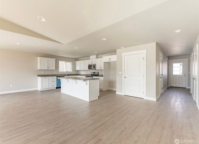 Building Photo - New Construction Three Bedroom Two Bath Be...