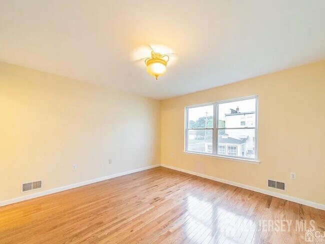 Building Photo - 44 N Whittier St