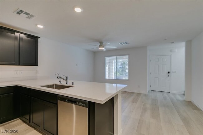 Building Photo - 6254 Foxes Dl St