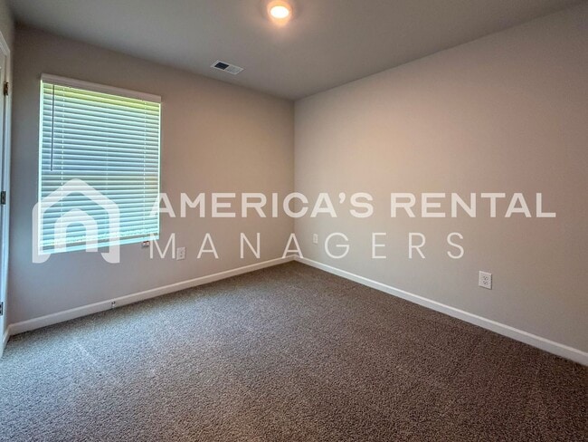 Building Photo - 651 Antler Wy