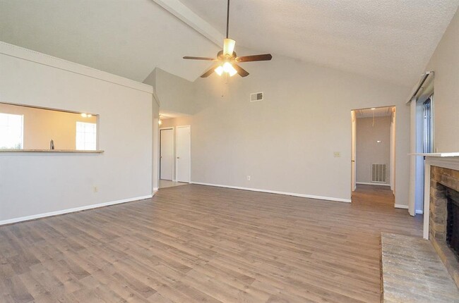 Building Photo - 2726 Great Lakes Ave