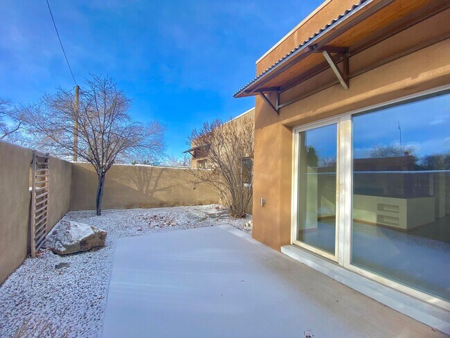 Building Photo - 1 MO. FREE RENT! Contemporary Retreat on Dunlap St.