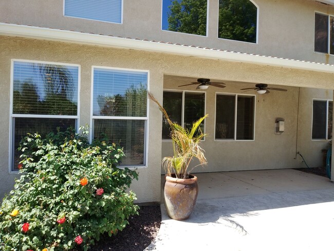 Building Photo - Four Bedroom at the Golf Course