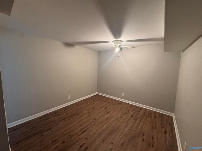 Building Photo - 10020 Strong Dr SE