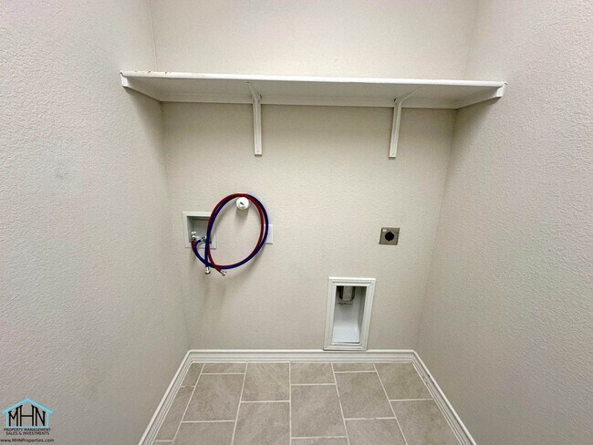 Building Photo - Spacious & Modern 5-Bedroom Rental Home in Riverstone at Westpointe!