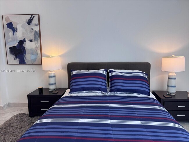 Building Photo - 3301 N Country Club Dr