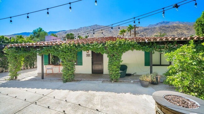 Building Photo - 1900 S Palm Canyon Dr
