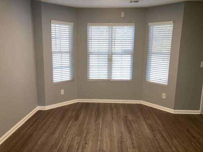 Building Photo - 7700 Bernardo Dr