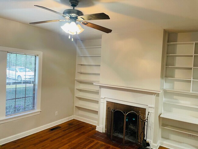 Building Photo - Quiet and provate location near TMH