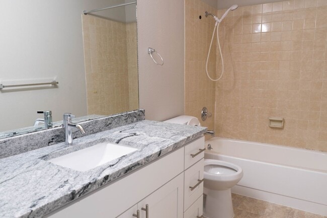 Building Photo - Fantastic Fairwood Home - Impressive interiors and lots of space