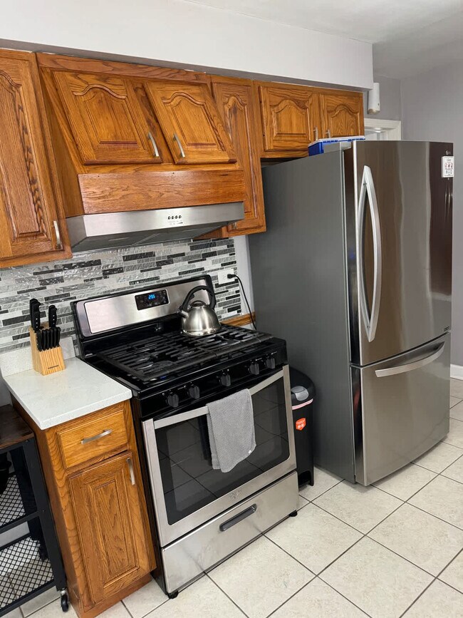 Building Photo - 6431 S Kenneth Ave