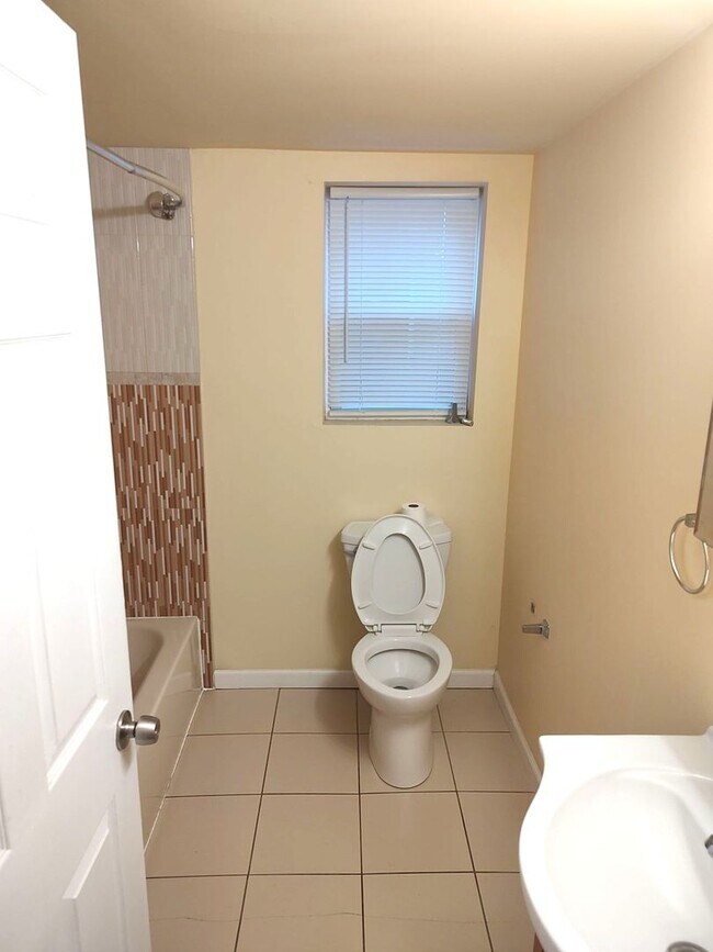 Building Photo - 1507 W Stiles St