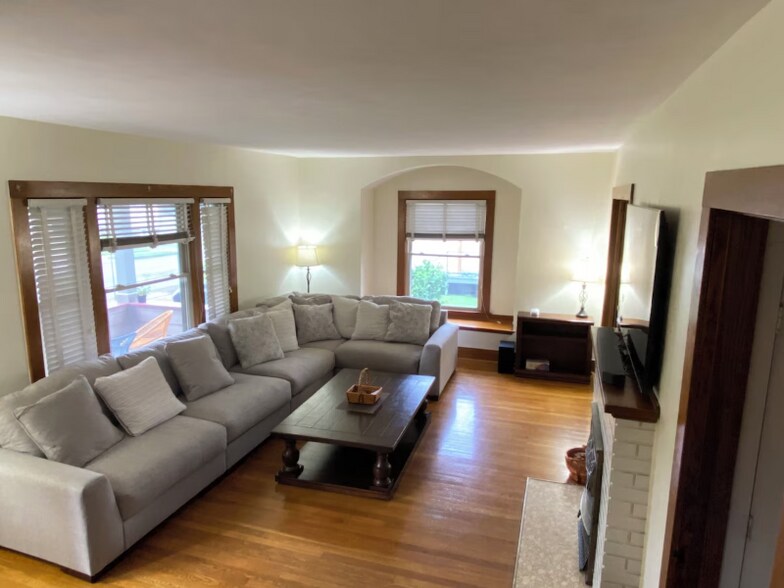 Building Photo - 5 E 3rd Ave