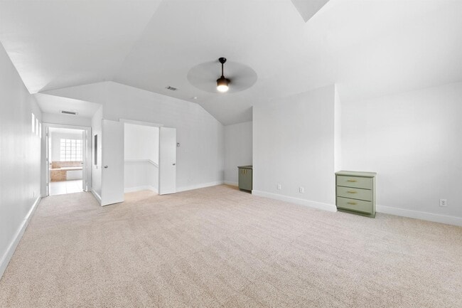Building Photo - 419 W 26th St
