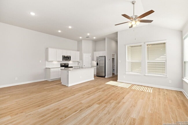Building Photo - Stunning 4-bedroom, 3-bathroom Luxury Duplex on a HUGE Corner Lot!