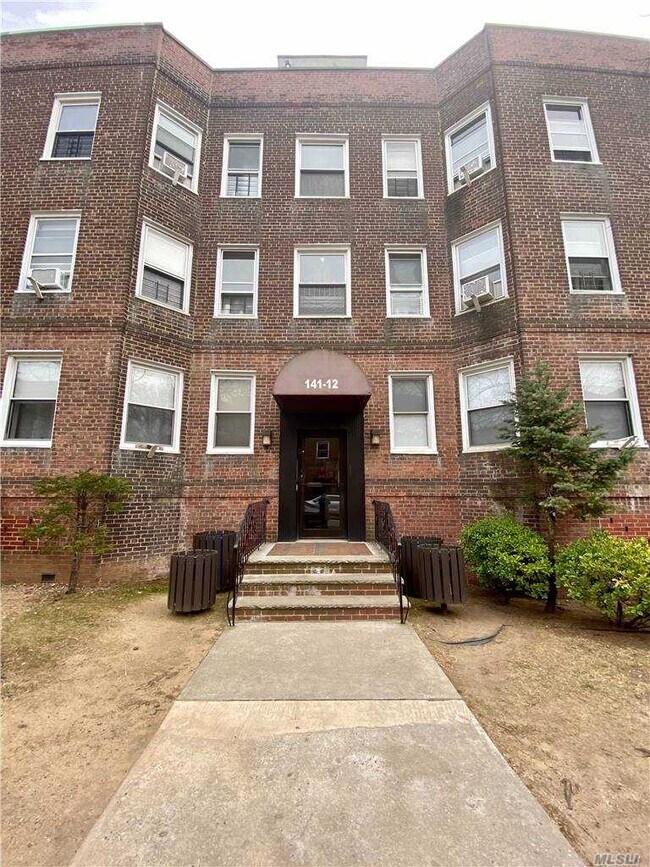 Building Photo - 141-12 79th Ave